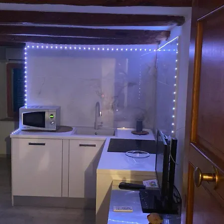 La Scogliera Apartment *